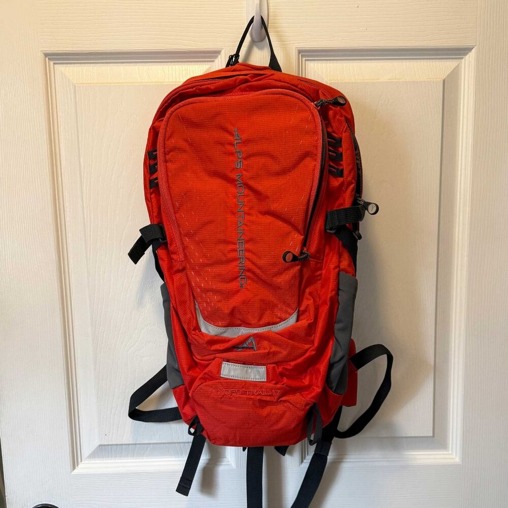 Alps Mountaineering Hydro Trail 17 Chili Backpack